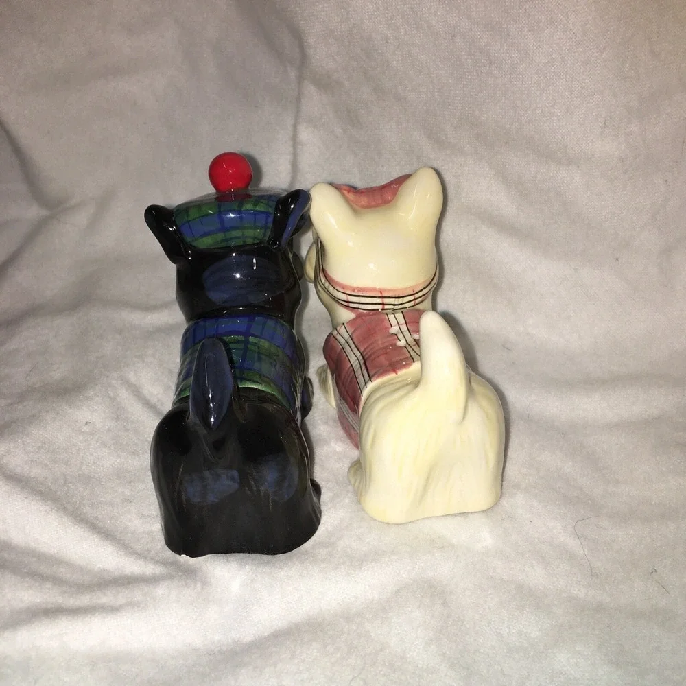 Westland Kissing 2006 Scottish Terrier Dog Magnetic‎ Salt & Pepper Shakers